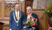 In 2022 werd hij dan ook door burgemeester Ron König benoemd tot Ridder in de Orde van Oranje-Nassau.
