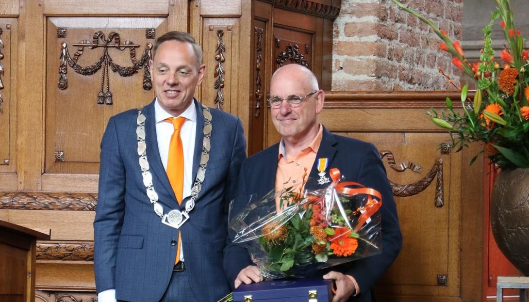 In 2022 werd hij dan ook door burgemeester Ron König benoemd tot Ridder in de Orde van Oranje-Nassau.